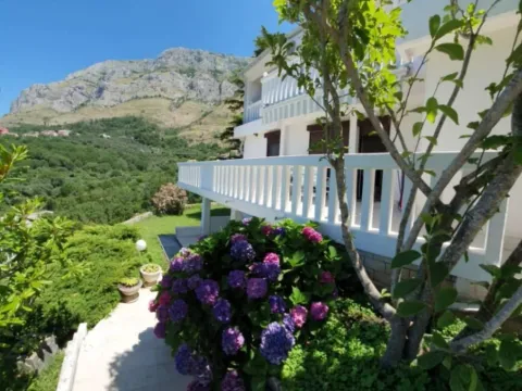 Prodaja, kuća, 250m², Reževići, Budva