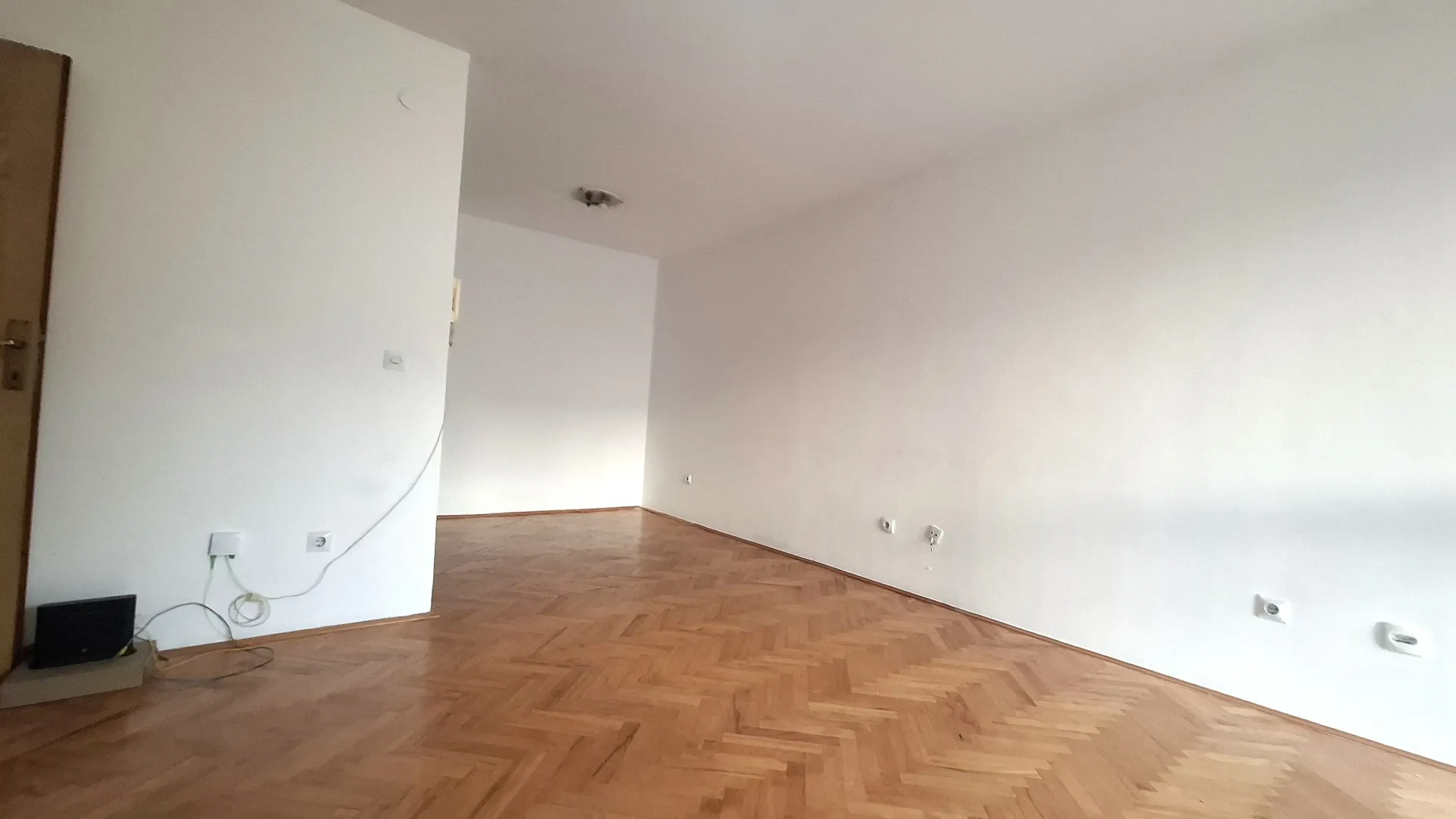 Izdavanje, dvosoban stan, 73m², Makedonsko naselje, Bar
