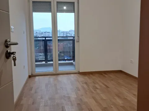 Rent, one bedroom apartment, 45m², Pobrežje, Podgorica - image 4