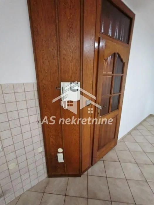 Izdavanje, kuća, 360m², Voždovac Sve Podlokacije, Beograd