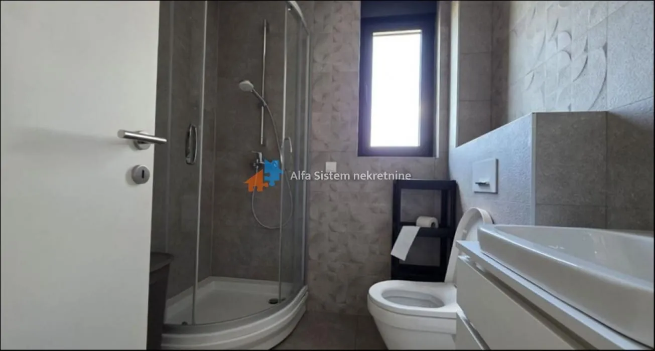 Izdavanje, četvorosoban stan, 98m², Vračar Sve Podlokacije, Beograd