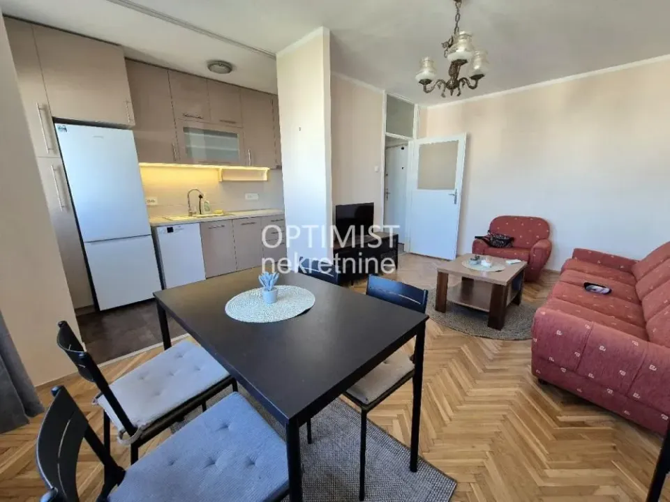 Izdavanje, trosoban stan, 56m², Čukarica, Beograd