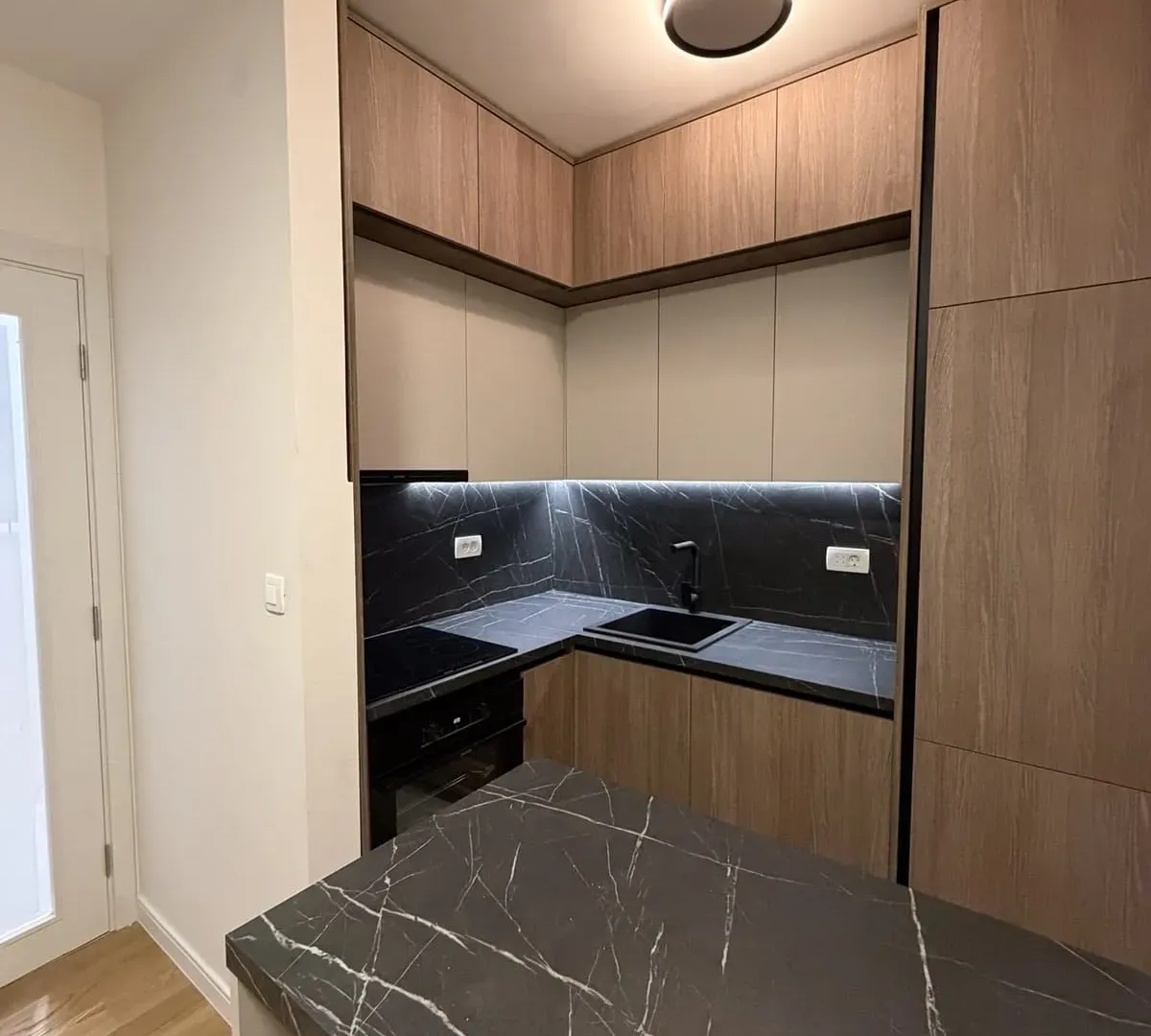 Izdavanje, jednosoban stan, 47m², Central Point, Podgorica