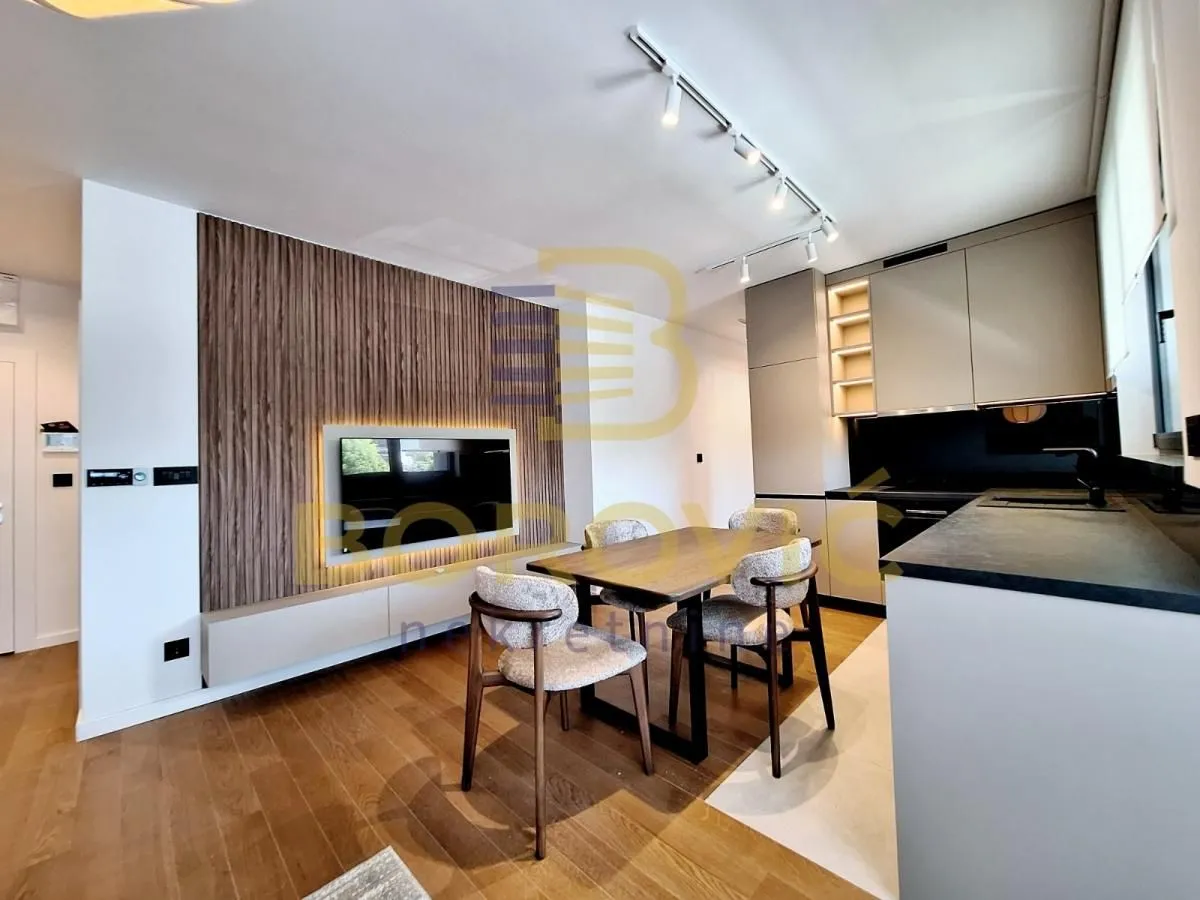 Rent, three bedroom apartment, 65m², Vračar Sve Podlokacije, Beograd