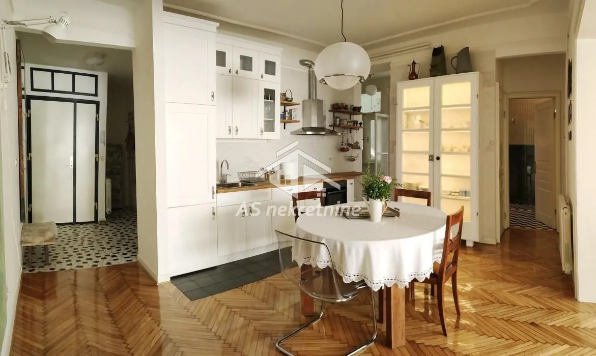 Rent, four bedroom apartment, 140m², Kalenić Pijaca, Vračar Sve Podlokacije