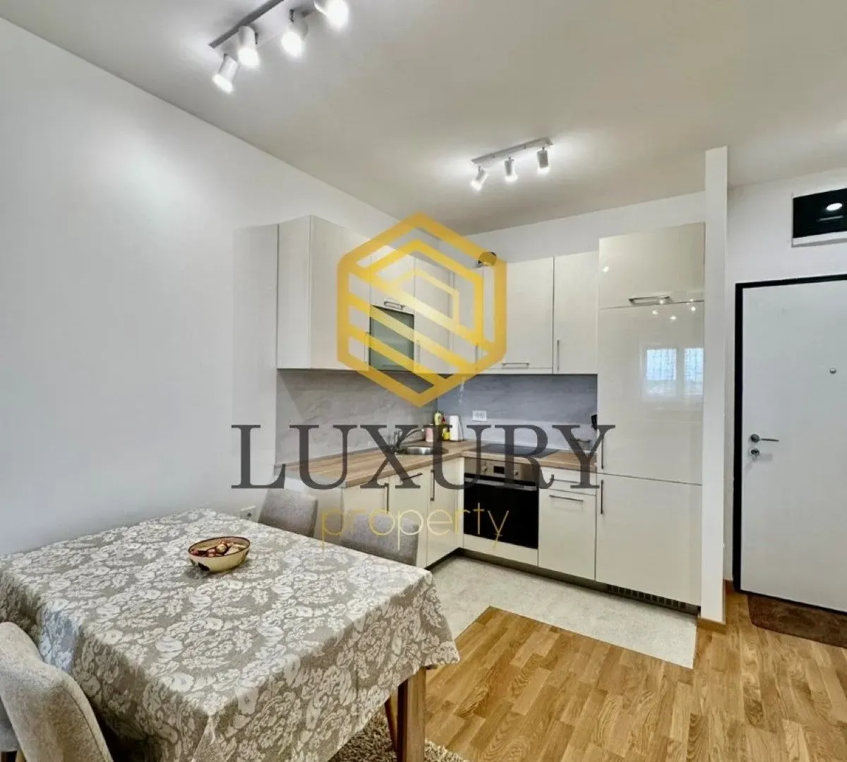 Izdavanje, jednosoban stan, 47m², Stari Aerodrom, Podgorica