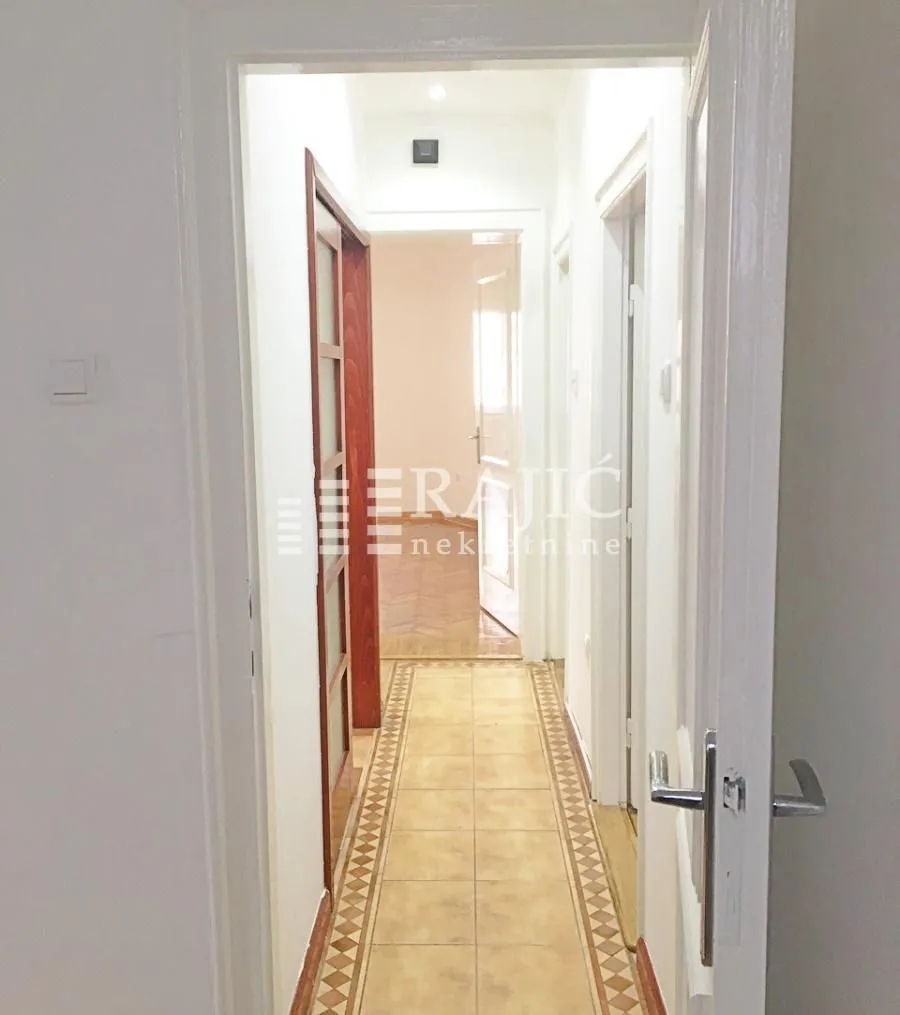 Rent, three bedroom apartment, 82m², Stari Grad, Beograd
