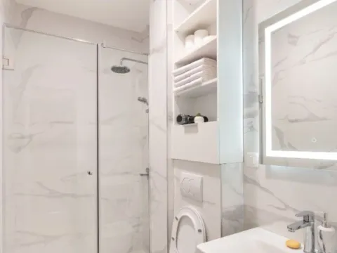 Izdavanje, jednosoban stan, 32m², Dobrota, Kotor - image 6