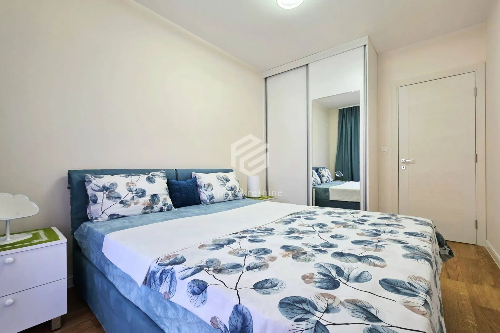 Izdavanje, jednosoban stan, 49m², Central Point, Podgorica