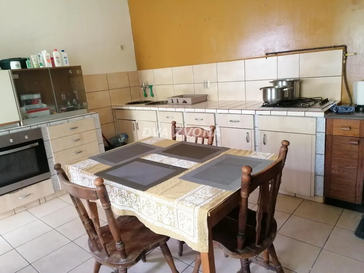 Prodaja, kuća, 216m², Novi Slankamen, Inđija