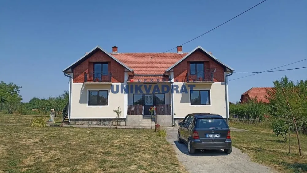 Prodaja, kuća, 280m², Centar, Topola