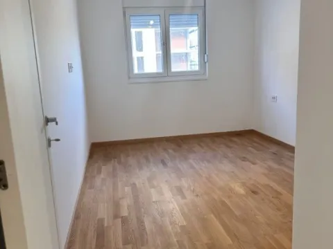Sale, two bedroom apartment, 70m², Stari Aerodrom, Podgorica - image 6