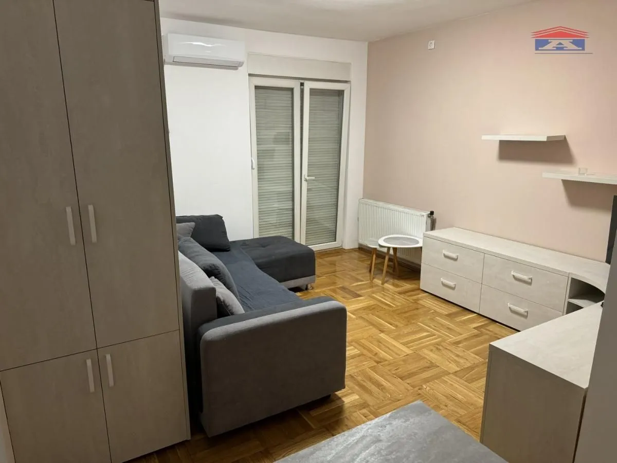 Izdavanje, garsonjera, 25m², Grbavica, Novi Sad Sve Podlokacije