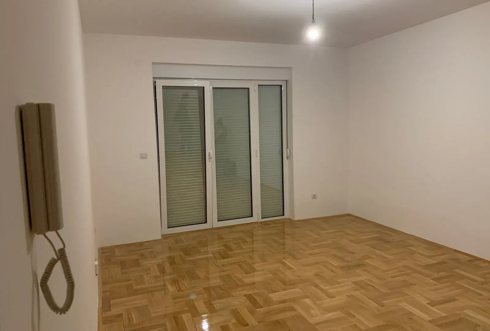 Izdavanje, jednosoban stan, 56m², Stari Aerodrom, Podgorica