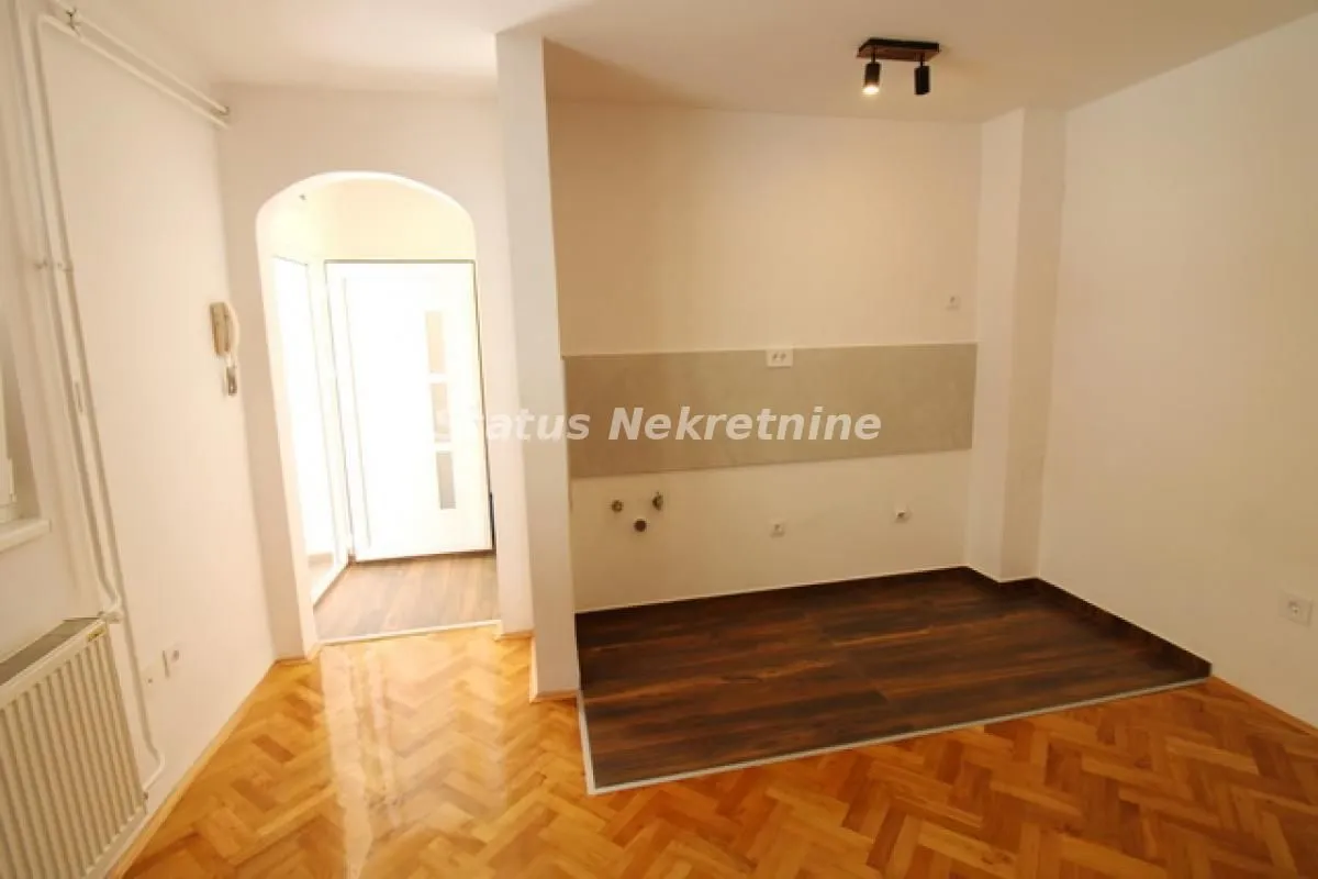 Prodaja, garsonjera, 24m², Centar, Novi Sad