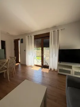 Rent, one bedroom apartment, 75m², Tivat, Crna Gora - image 3
