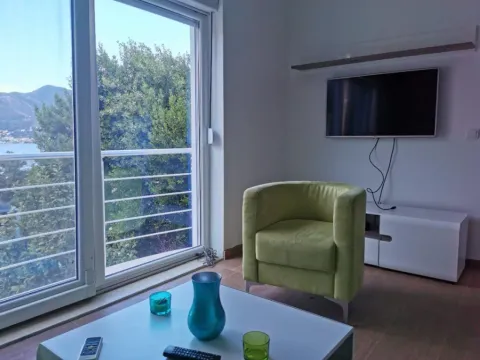 Izdavanje, jednosoban stan, 42m², Donja Lastva, Tivat