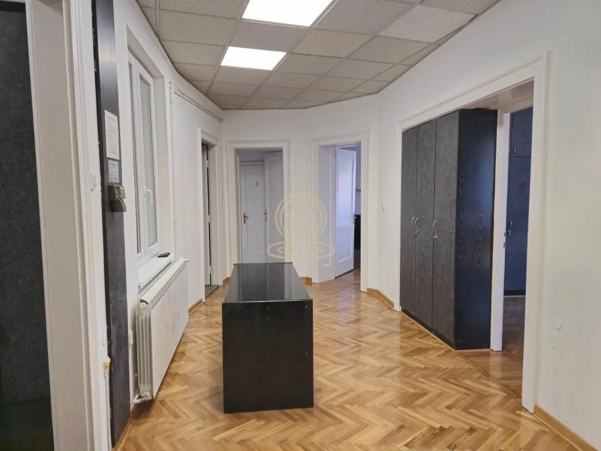 Rent, office space, 135m², Stari Grad, Beograd