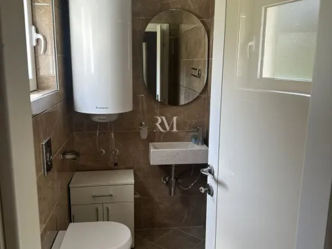 Izdavanje, trosoban stan, 160m², Kavač, Kotor - image 12