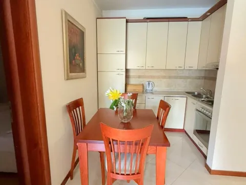 Izdavanje, dvosoban stan, 85m², Rafailovići, Budva - image 5