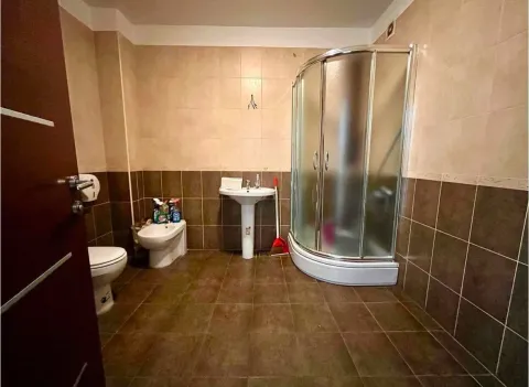 Bathroom with a shower cabin and bidet. - image 4