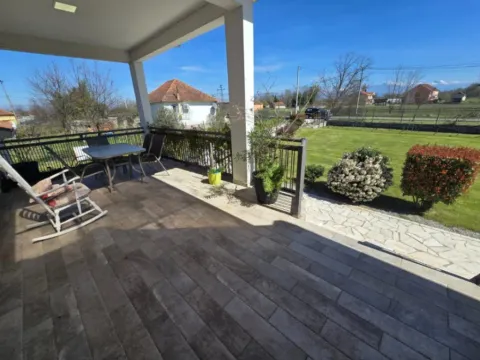 Izdavanje, kuća, 125m², Golubovci, Podgorica - image 11