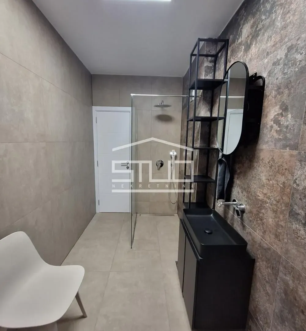 Izdavanje, trosoban stan, 70m², Savski Venac, Beograd
