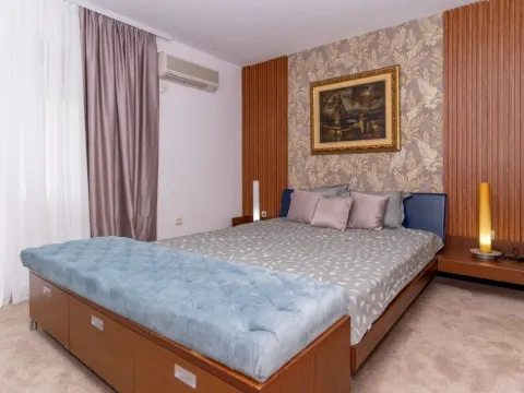 Izdavanje, trosoban stan, 200m², Gorica C, Podgorica - image 10