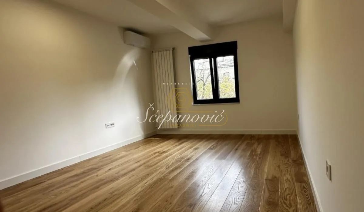 Prodaja, četvorosoban stan, 110m², Centar, Novi Sad