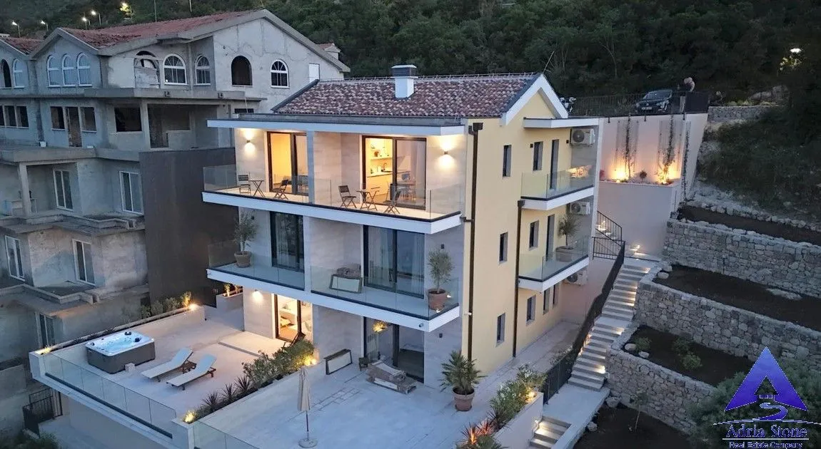 Sale, two bedroom apartment, 57m², Njivice, Herceg Novi