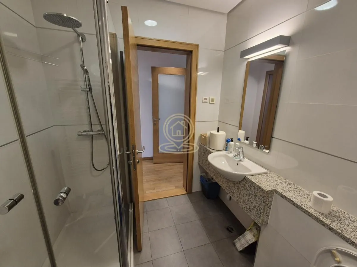 Izdavanje, poslovni prostor, 105m², Stari Grad, Beograd