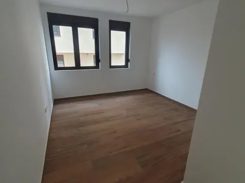 Prodaja, trosoban stan, 75m², Ruma, Srbija - image 2