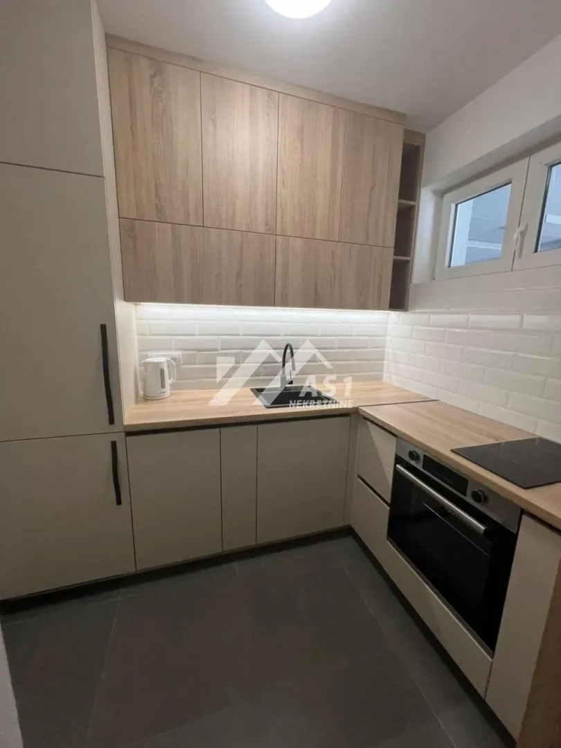 Izdavanje, jednosoban stan, 42m², Bulevar Oslobodjenja, Novi Sad Sve Podlokacije