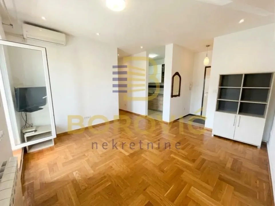 Izdavanje, trosoban stan, 58m², Palilula Sve Podlokacije, Beograd
