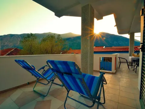 Rent, apartment, 120m², Kotor, Crna Gora - image 2