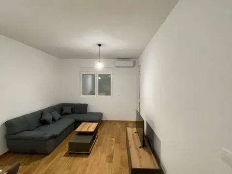 Izdavanje, jednosoban stan, 48m², City Kvart, Podgorica - image 1