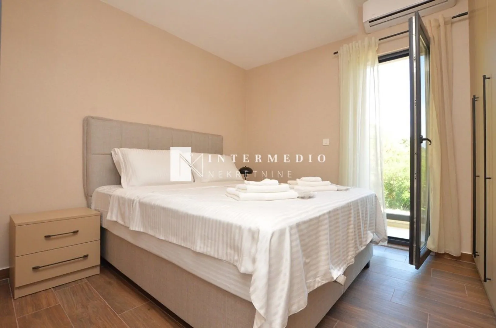 Prodaja, dvosoban stan, 61m², Njivice, Herceg Novi