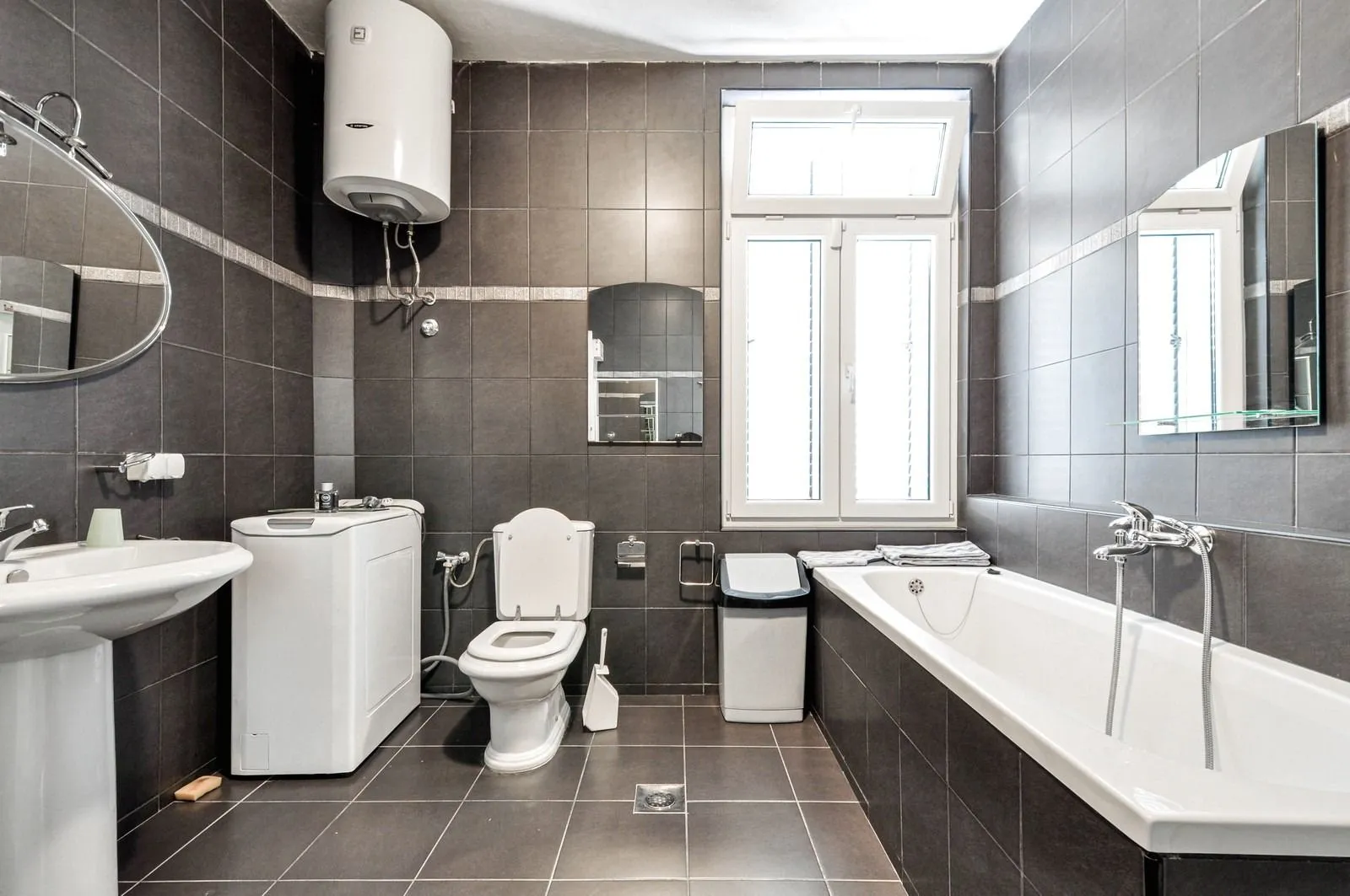 Prodaja, kuća, 240m², Tivat, Crna Gora