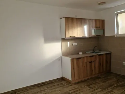 Izdavanje, dvosoban stan, 75m², Murtovina, Podgorica - image 9
