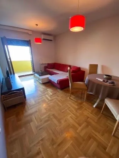 Izdavanje, jednosoban stan, 53m², Stari Aerodrom, Podgorica