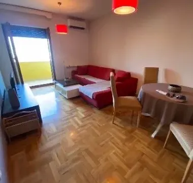 Izdavanje, jednosoban stan, 53m², Stari Aerodrom, Podgorica