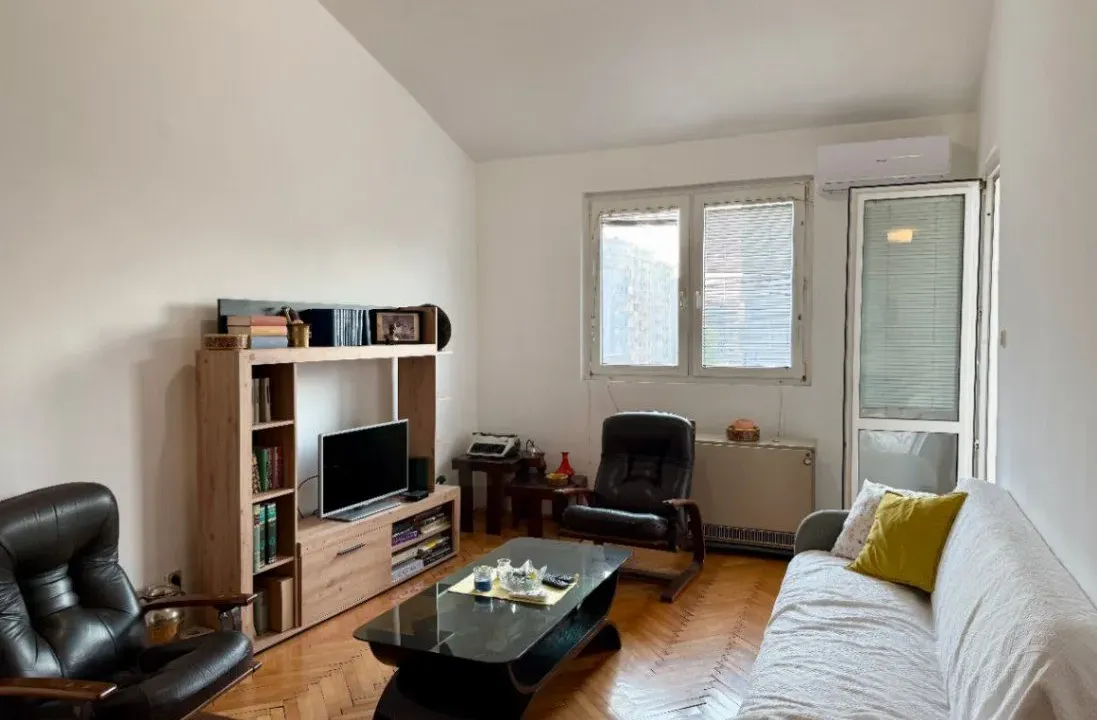 Izdavanje, jednosoban stan, 40m², Centar, Bar