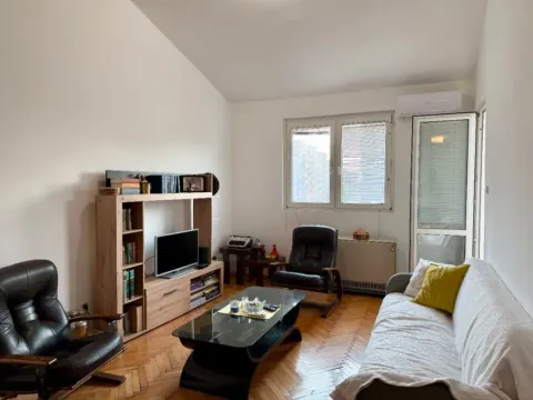 Izdavanje, jednosoban stan, 40m², Centar, Bar