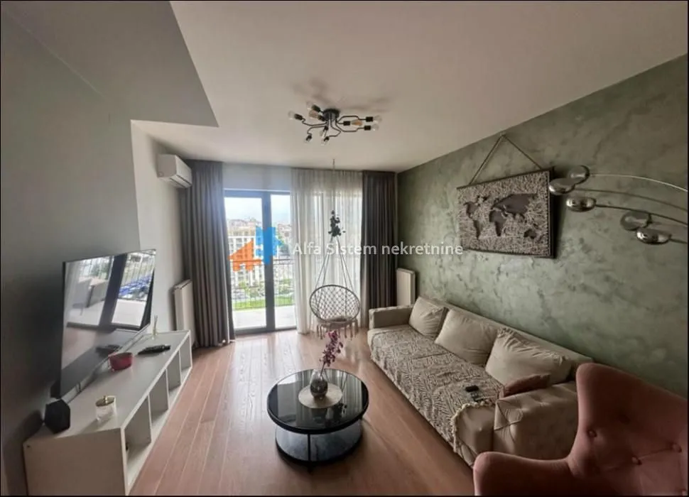 Izdavanje, trosoban stan, 85m², Savski Venac, Beograd