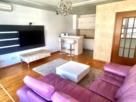Izdavanje, dvosoban stan, 75m², City Kvart, Podgorica - image 1