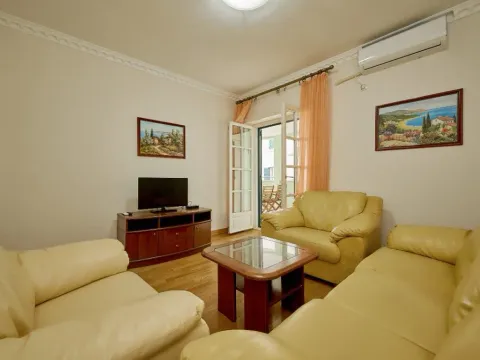 Prodaja, četvorosoban stan, 89m², Sveti Stefan, Budva - image 2