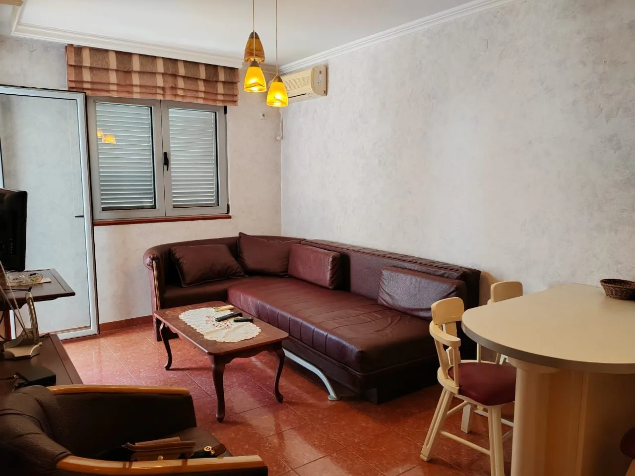 Izdavanje, jednosoban stan, 42m², Rozino, Budva
