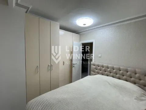 Rent, four bedroom apartment, 85m², Senjak, Beograd - image 10