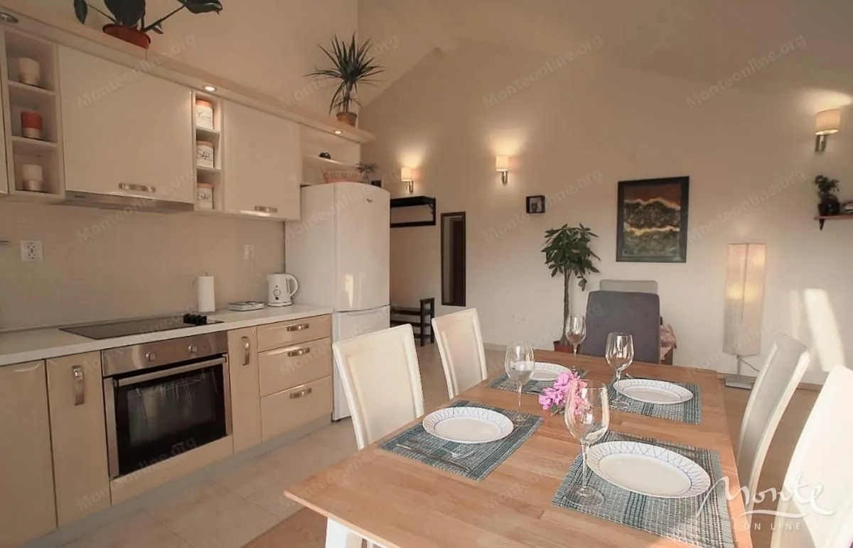 Prodaja, dvosoban stan, 82m², Đenovići, Herceg Novi
