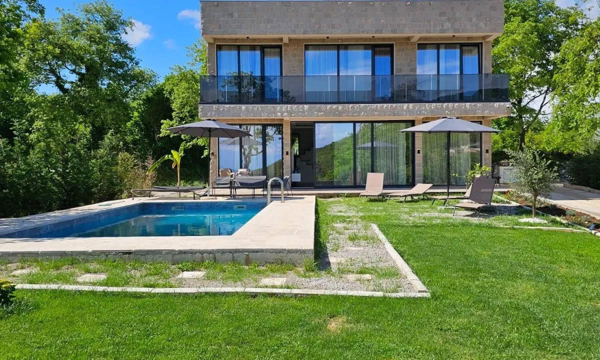 Izdavanje, kuća, 250m², Višnjevo, Kotor